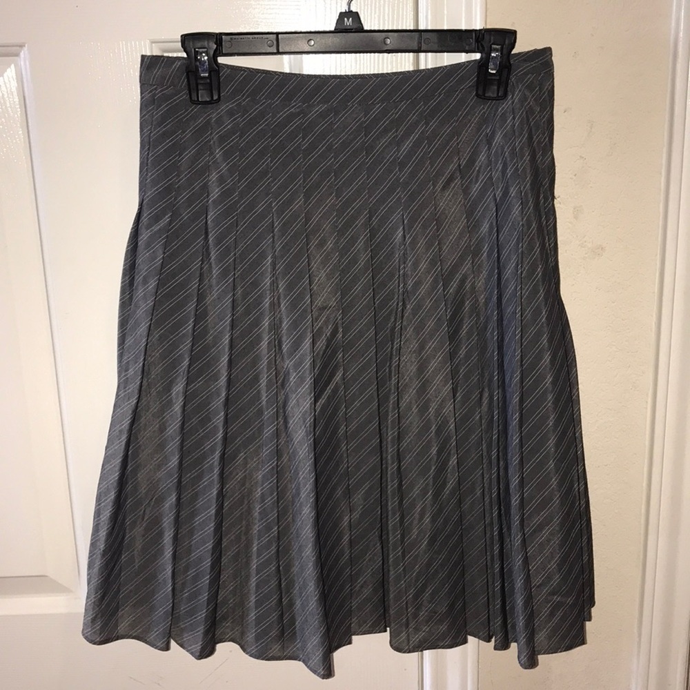 Banana Republic pleated skirt, size 2 ⭐️